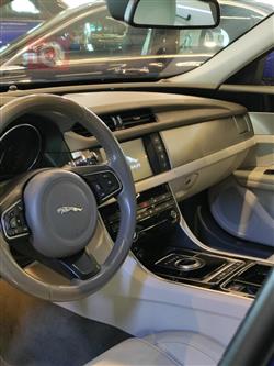 جاكوار XF
